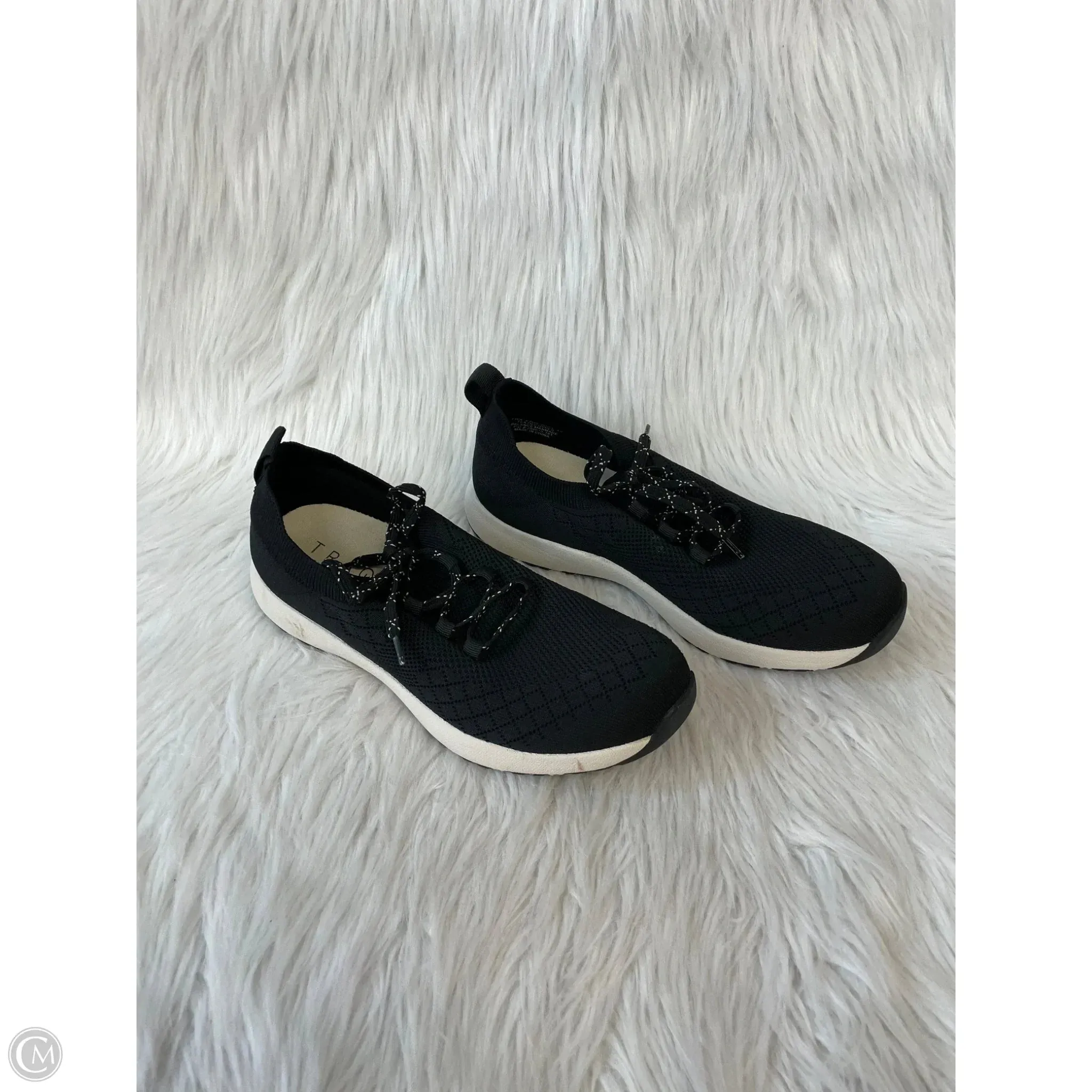 Shoes Athletic By Cmc In Black, Size: 8.5