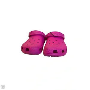 Shoes Flats By Crocs In Pink, Size: 9