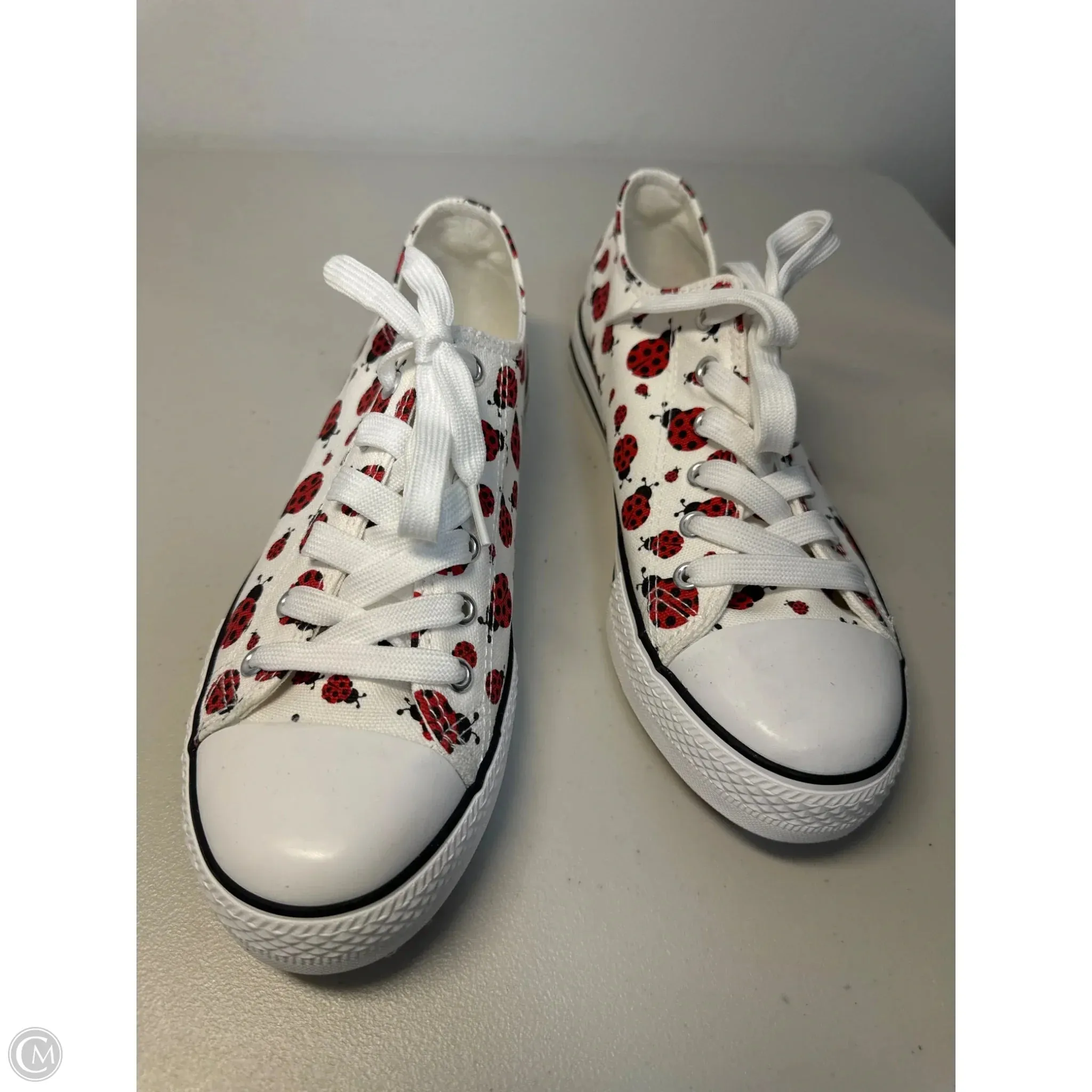 Shoes Sneakers By Clothes Mentor In Red & White