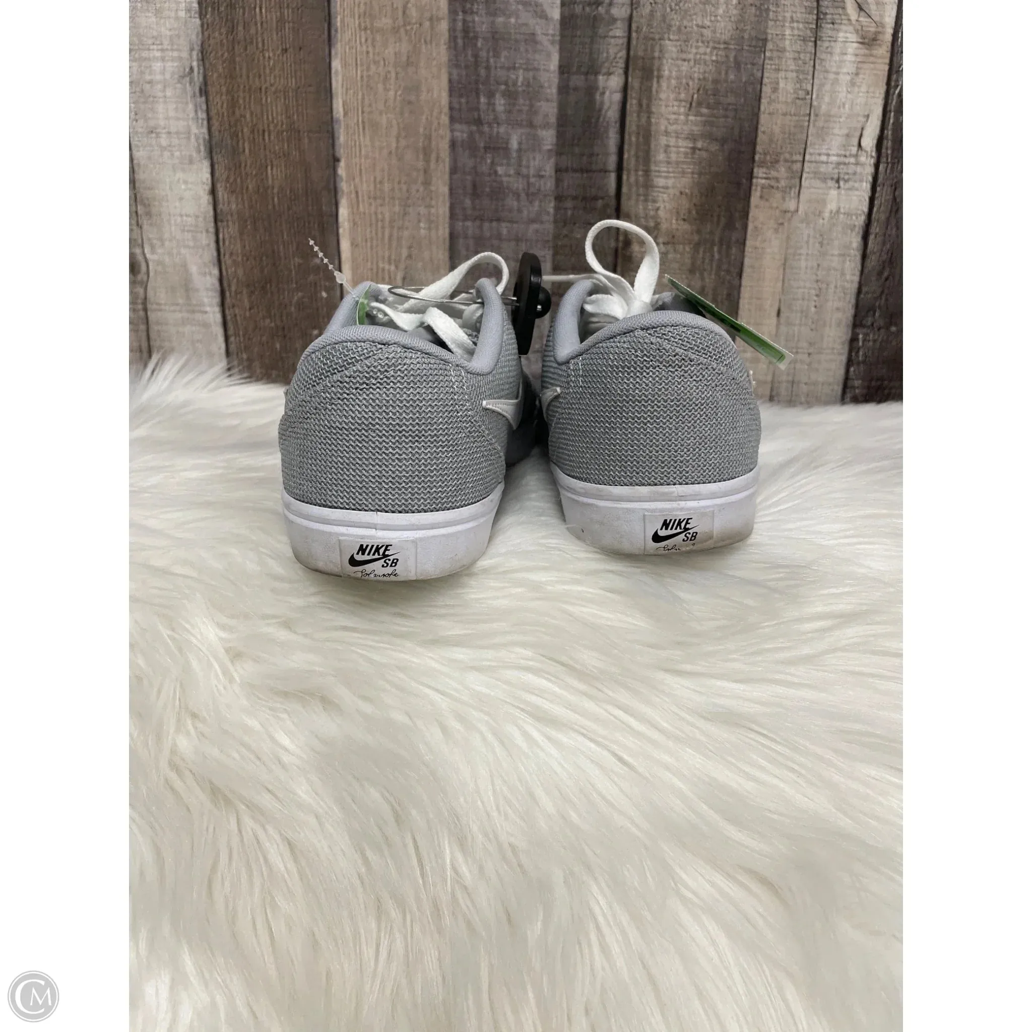 Shoes Sneakers By Nike In Grey, Size: 10