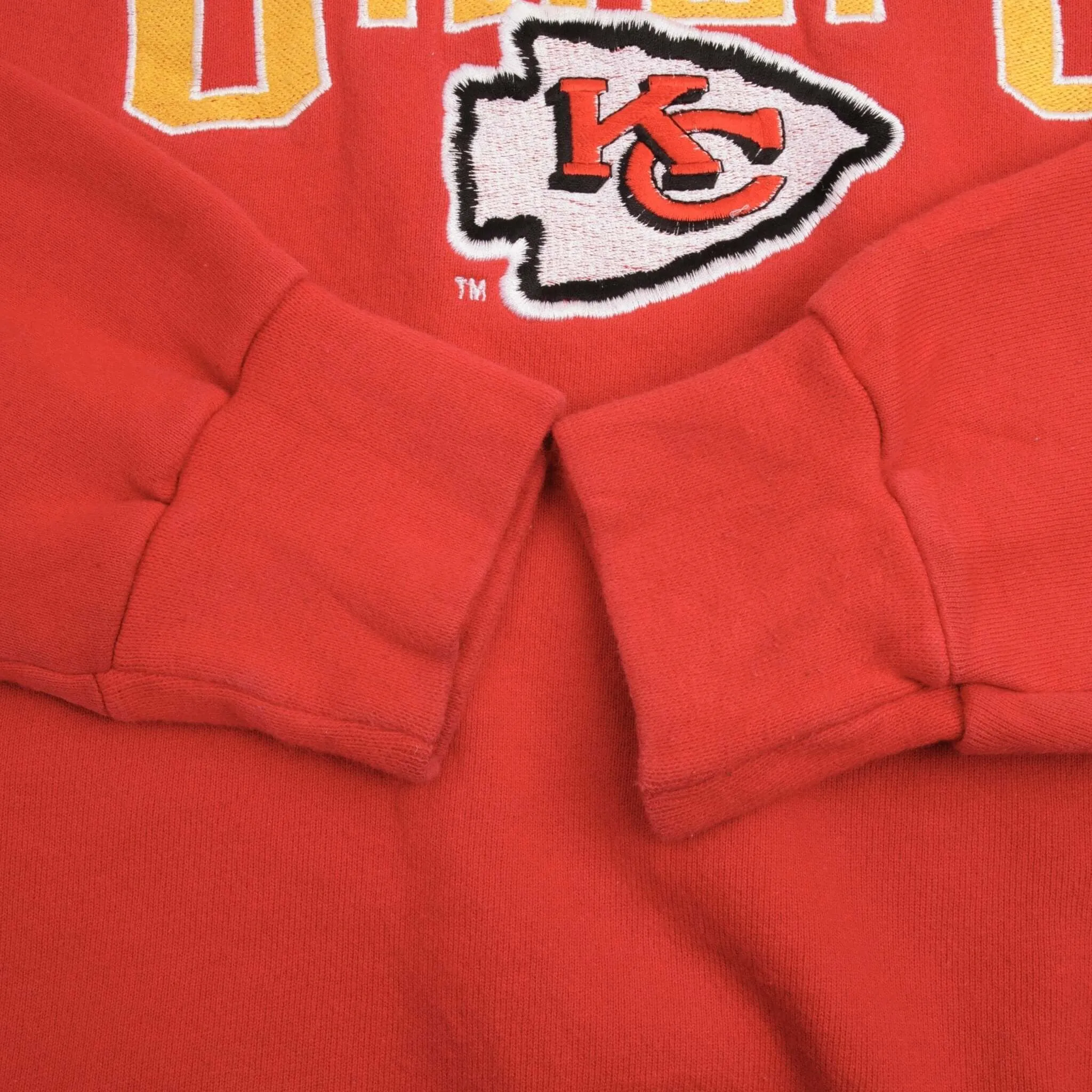 VINTAGE NFL KANSAS CITY CHIEFS TAYLOR SWIFT SWEATSHIRT MEDIUM 1990S MADE IN USA